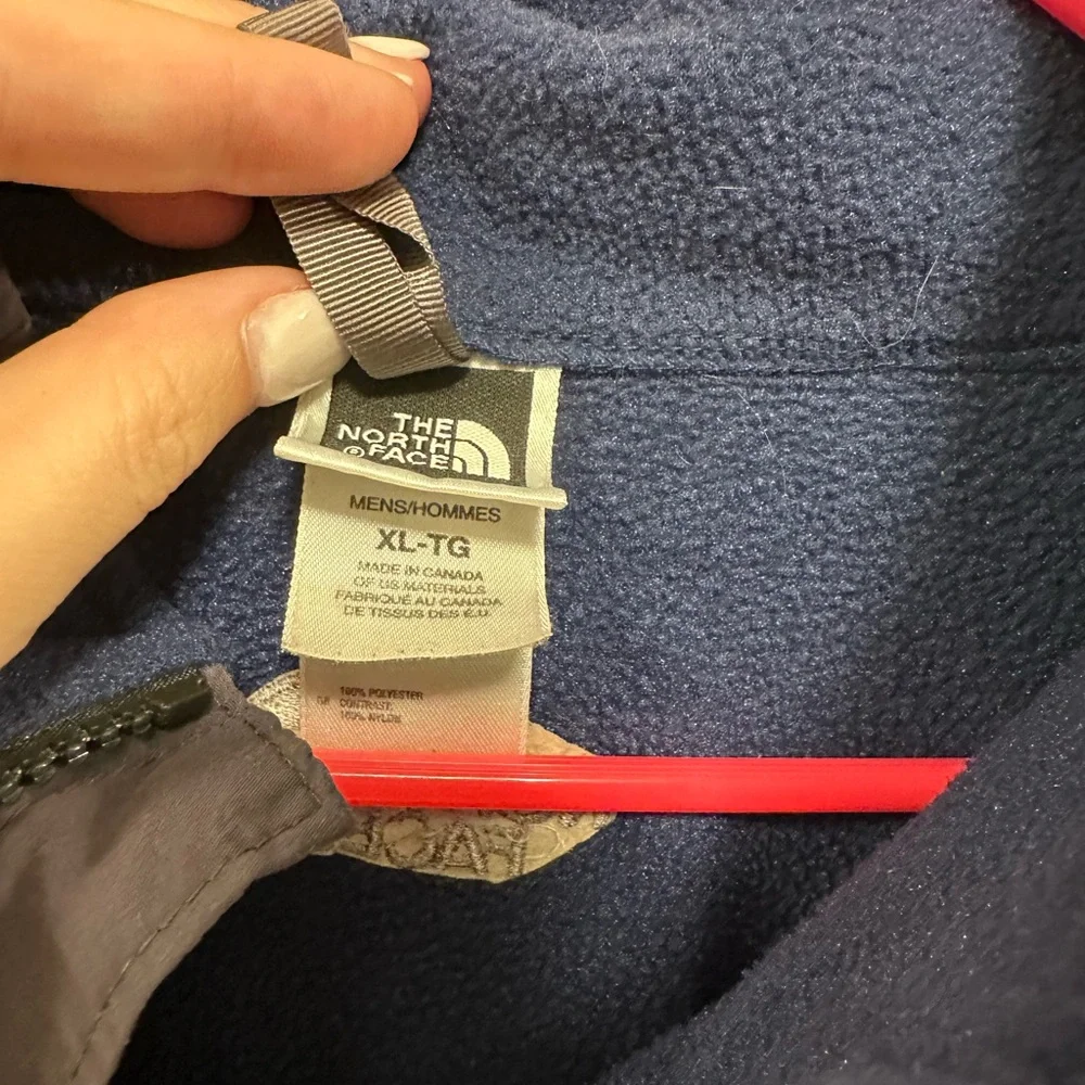 The North Face Navy Fleece zip up Jacket men’s Size XL!